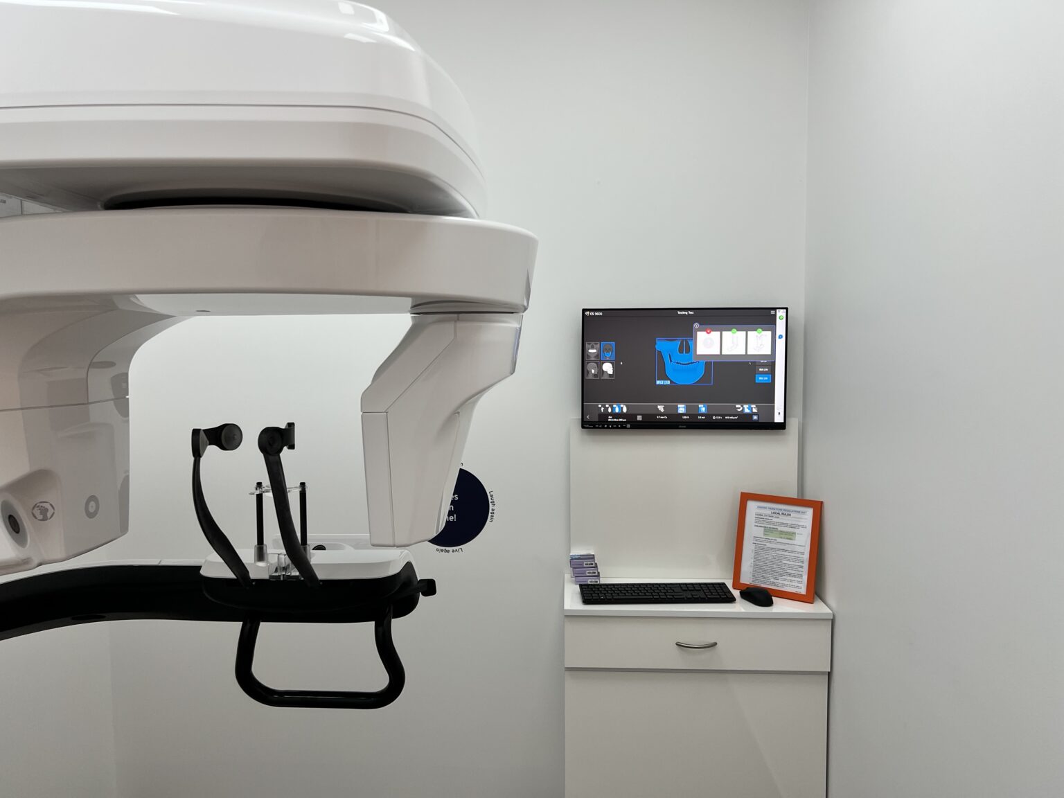 Carestream CS 9600 and wall-mounted workstation at Evo Dental